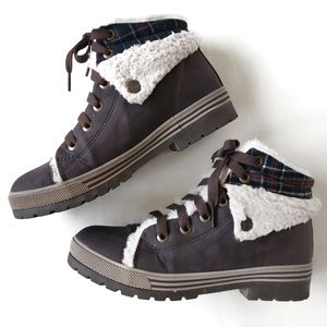 SOLD - Warm fluffy fleece lined ankle boots